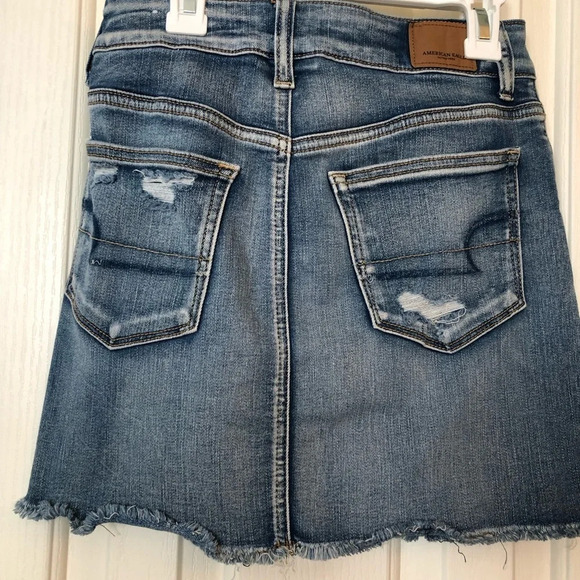 American Eagle Outfitters Women’s Size 2 Jean Skirt Next Level Stretch Ripped - Picture 4 of 6